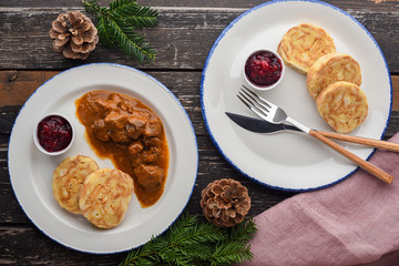 Deer goulash with dumplings and cranberry jam