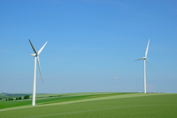 Eolienne près de Reims, France - Wind farm near Reims in Champagne, France