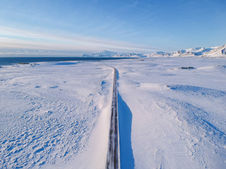 vista aerea carretera islandia en invierno