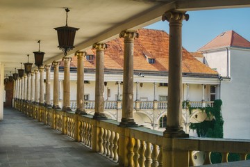 kolumny i balaski  na renesansowym zamku Piastów w Brzegu na Śląsku, 