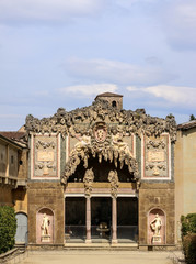 Obraz premium Boboli Gardens, Florence, Italy - The Grande Grotta di Buontalenti. Decorated with stalactites, inside that Bathing Venus and Paris and Helen
