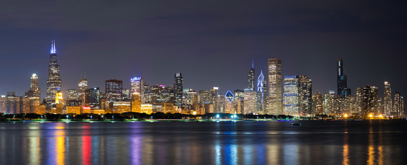 Fototapeta na wymiar Chicago downtown buildings skyline evening night