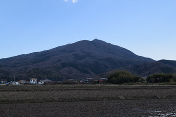 筑波山 ／ 日本百名山、日本百景、関東の富士見百景、日本の地質百選に選定されている、標高877mの筑波山です。男体山と女体山の２つの峰を持ち、古くから信仰の山として栄えてきました。