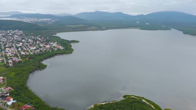 Pontal da Daniela beach, Hills, Cottages, Atlantic ocean (Florianopolis, Brazil)