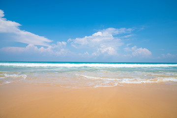 Fototapeta na wymiar Summer sea beach white sand blue sky with cloud