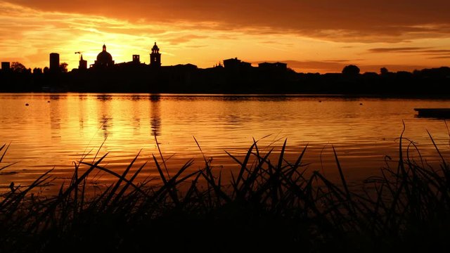Mantova (Italy) timelapse ad sunset - mantova silhouette