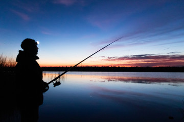 Amanecer pescando