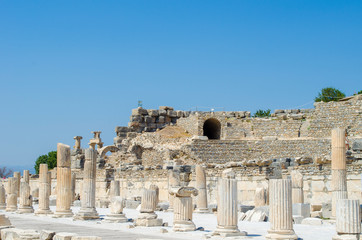 Fototapeta premium Turkey, Aegean, Izmir. Ruins of ancient Greek city Ephesus (Efes). Columns of white marble, destroyed buildings. Famous open-air museum. Popular tourist location. Selective focus.