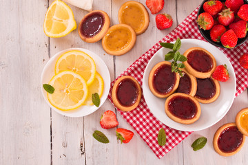 Lemon and straberry tartlets. 