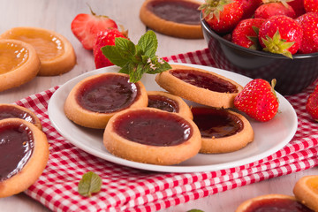 Lemon and straberry tartlets. 