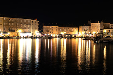 Fototapeta na wymiar cres city bay on cres island at night water reflection long exposure