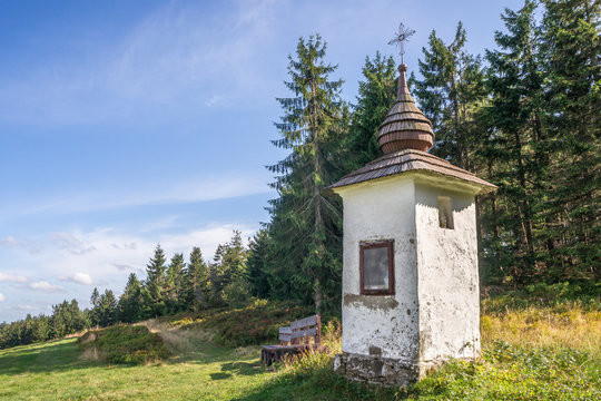 Kapliczka Bulandy na Jaworzynie Kamienickiej w Gorcach