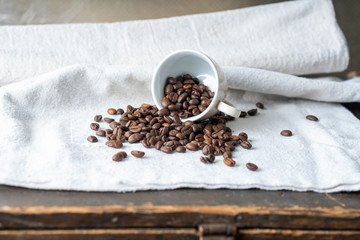 Kaffeetasse mit Kaffeebohnen