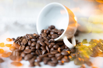 Kaffeetasse mit Kaffeebohnen