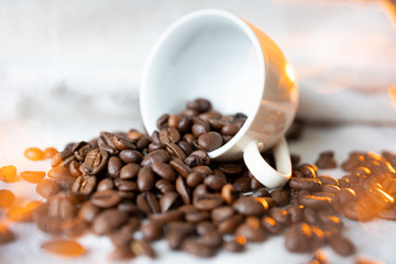 Kaffeetasse mit Kaffeebohnen