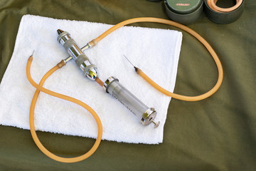 aparato de transfusi&oacute;n antiguo 