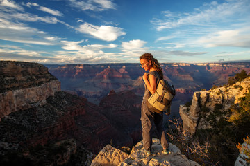 Naklejka premium A hiker in the Grand Canyon National Park, South Rim, Arizona, USA.