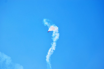 Aerobatics. Planes in the blue sky. Traces of aircraft in the sky. Drawings on the sky. Aircraft crash. Plane crash.