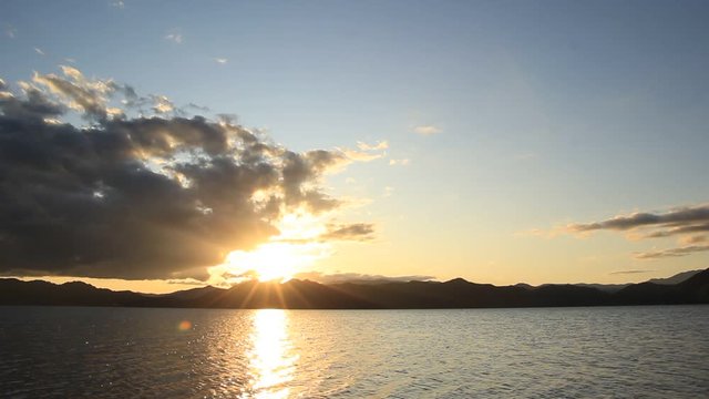 田沢湖の夕日　夕焼け空