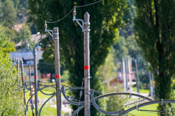 Oberleitung der Bahn in Oberbozen in Südtirol