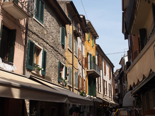 Fototapeta na wymiar Garda – norditalienische Gemeinde am Gardasee in der Provinz Verona am Westrand der Region Venetien 