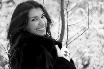 A young woman walk in a winter