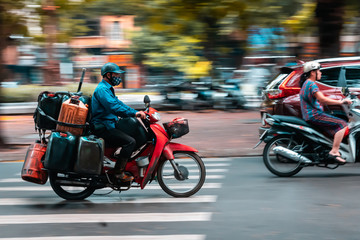 Barrido de motorista en Hanoi ciudad