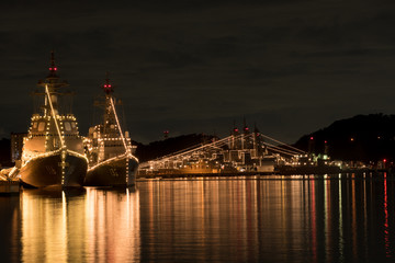 横須賀軍港の夜景 © Josiah.S