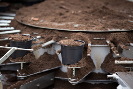 Flower potting machine