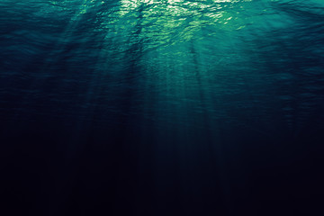 perfectly seamless of deep blue and green ocean waves from underwater background with micro particles flowing, light rays shining through - obrazy, fototapety, plakaty