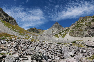 北アルプス　槍沢登山道から槍ヶ岳を仰ぎ見る