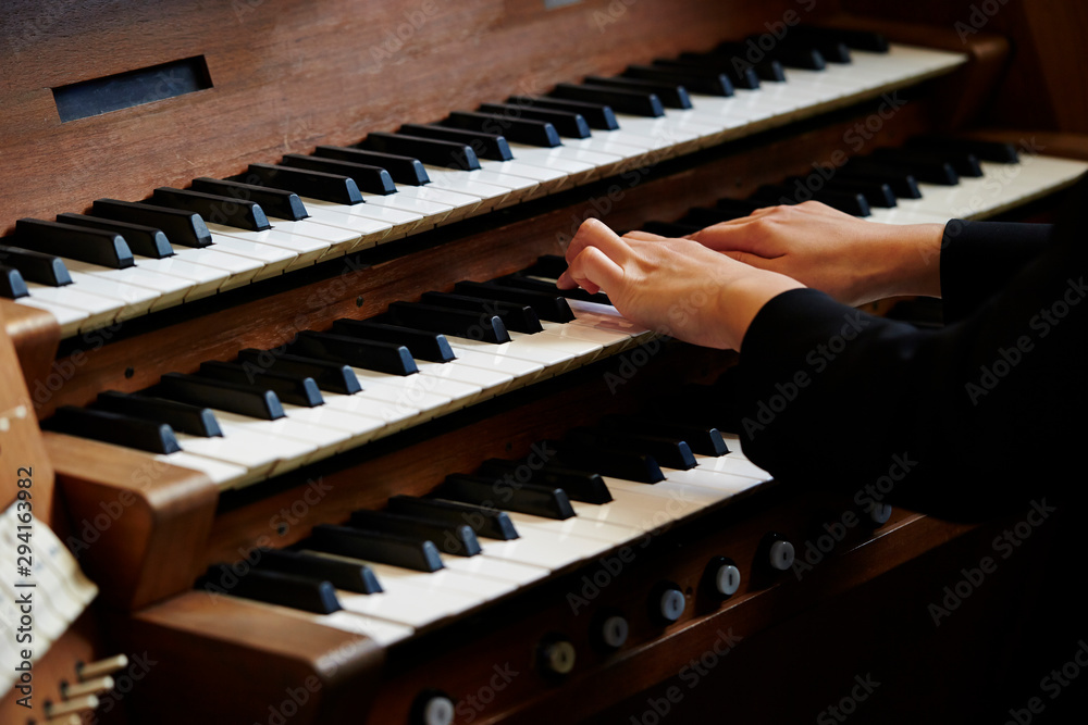 Wall mural a woman playing the pipe organ