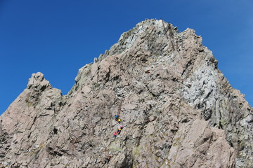 北アルプス　槍ヶ岳山荘から槍ヶ岳の穂先を仰ぎ見る
