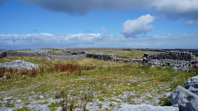 Alte historische Steinmauern auf Island