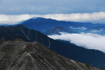 	北アルプス　槍ヶ岳山頂からの風景　乗鞍岳、焼岳、御嶽山遠景