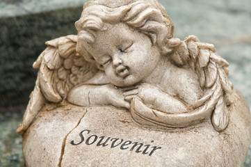 angelot sous la pluie