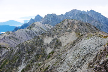 Fototapeta na wymiar 北アルプス　大喰岳山頂からの風景　中岳、南岳越しに穂高連峰への縦走路を望む