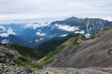 北アルプス　槍穂高連峰　中岳南岳縦走路からの風景　笠ヶ岳