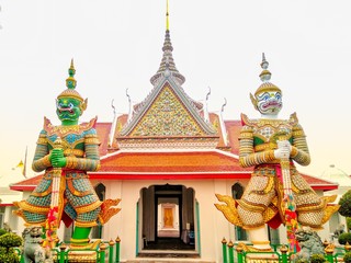 Fototapeta na wymiar Wat Arun temple in thailand