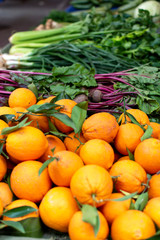 Fototapeta na wymiar New harvest of sweet ripe oranges fruits on market