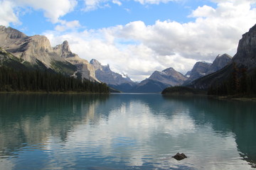 Fototapeta na wymiar Summer On Maligne Lake, Jasper National Park, Alberta