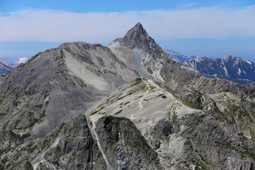 北アルプス　北穂高岳山頂からの風景　槍ヶ岳からの縦走路を望む