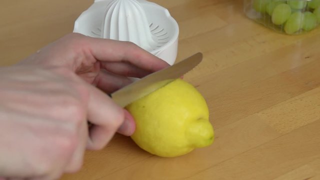 cut the fresh lemon in half and squeeze it on white juicer to obtain the juice needed for cooking