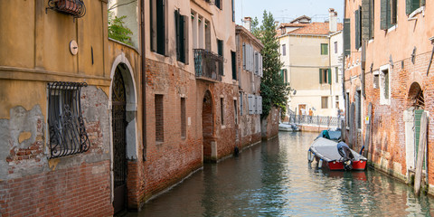Fototapeta na wymiar Venedig - Kanal (09/2019)