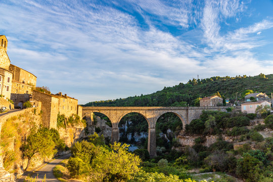 France, Languedoc-Roussillon, Herault, road bridge over the dried up river bed that encircles Minerve, a fortified Cathar village