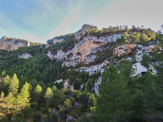 Fototapeta na wymiar La cascada de la Escaruela en otoño sin agua, en el Parque Natural del Alto Tajo. Castilla la Mancha. España