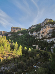 Fototapeta na wymiar La cascada de la Escaruela en otoño sin agua, en el Parque Natural del Alto Tajo. Castilla la Mancha. España