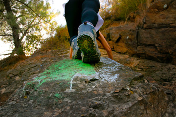 Primer plano de suela de botas de montaña 