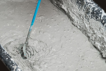 screed fill. mix the solution to fill the floor. liquid floors. interfere with cement for repair...
