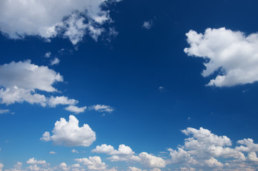 Obraz premium blue sky background with white clouds